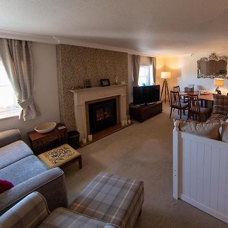 3, The Dolphin, 49 Quay Street - Stunning Apartment - Quintessential - Quay Views - Sleeps 2-4 People นิวพอร์ต ภายนอก รูปภาพ