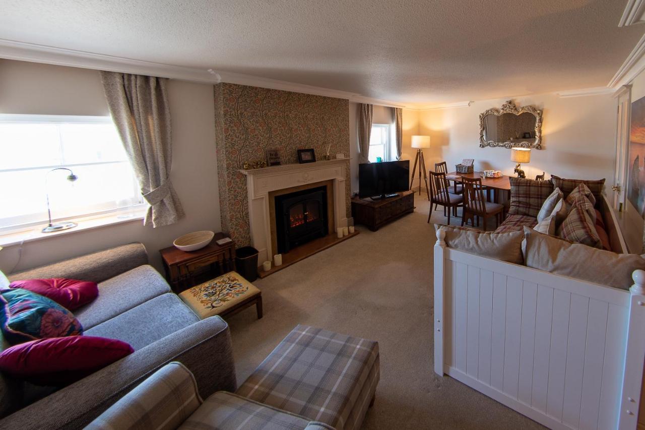 3, The Dolphin, 49 Quay Street - Stunning Apartment - Quintessential - Quay Views - Sleeps 2-4 People นิวพอร์ต ภายนอก รูปภาพ